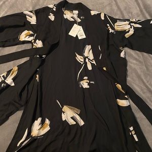 Women’s coverup or wrap